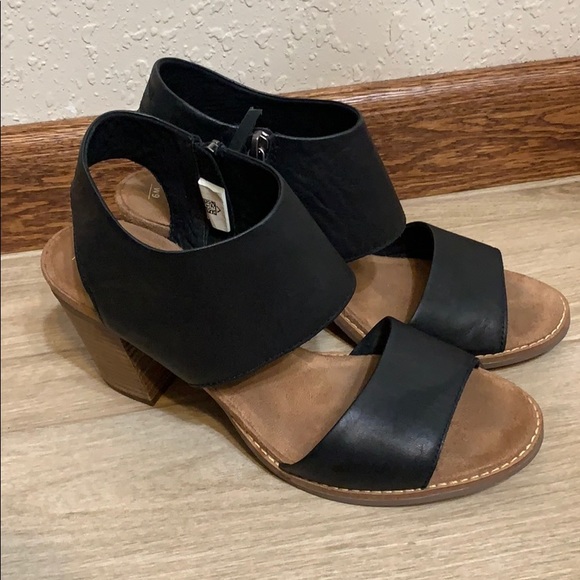 toms vegan sandals